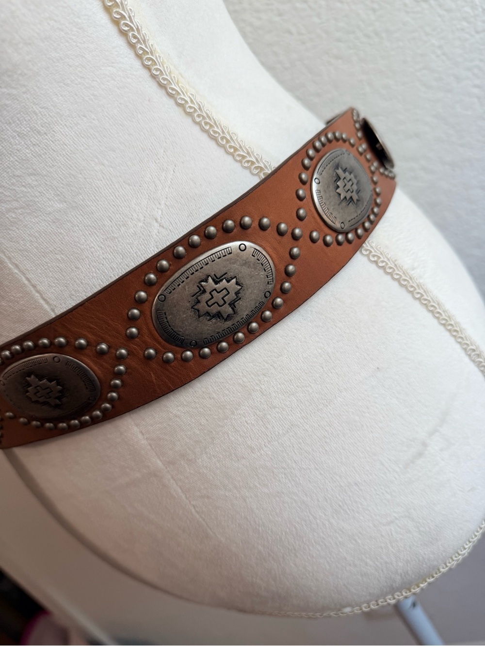 Aura Wrangler Leather Boho Brown Studded Leather Belt Concho Western Festival - Picture 8 of 12